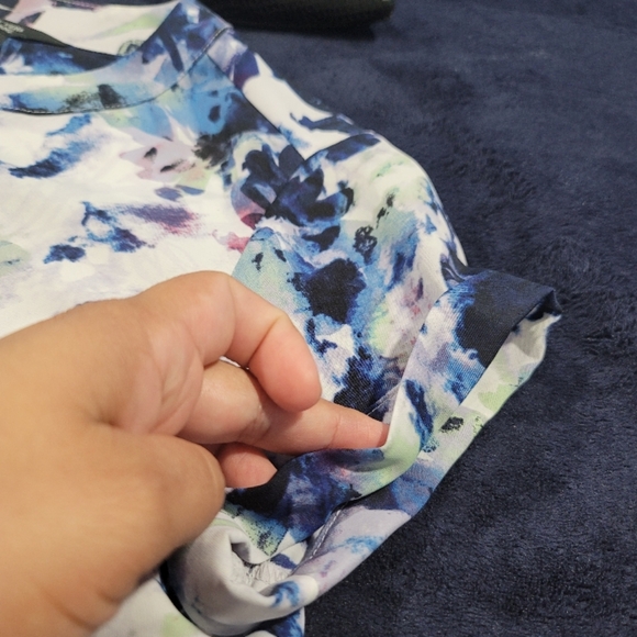 Simply Vera Vera Wang Blue and Purple Floral Flutter Sleeve Blouse - Picture 5 of 11